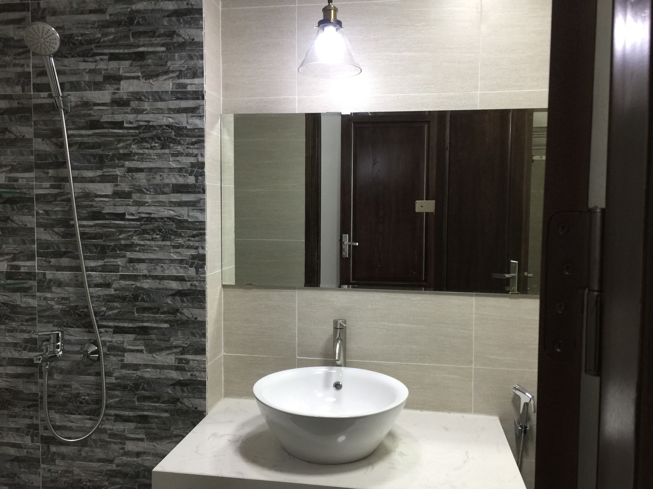 Bán căn hộ 2PN Seasons Avenue dt 72m2 - giá chỉ 6.4 t.ỷ 4