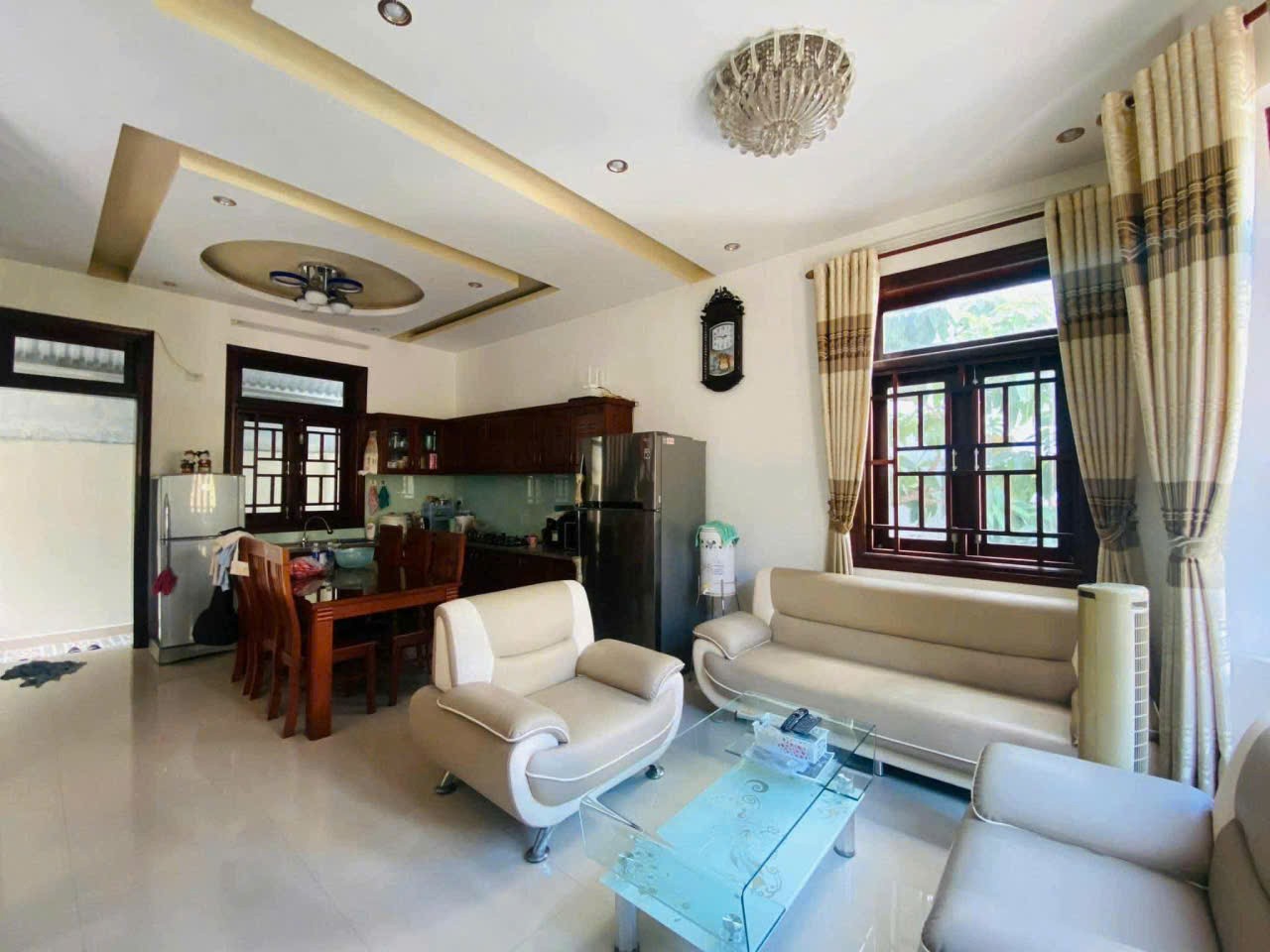 NHÀ 2 TẦNG NGAY TRUNG TÂM NHA TRANG CHỈ ĐI RA BIỂN 500M GẦN CHỢ ĐẦM DT RỘNG 235M LÀM NHÀ VƯỜN 3