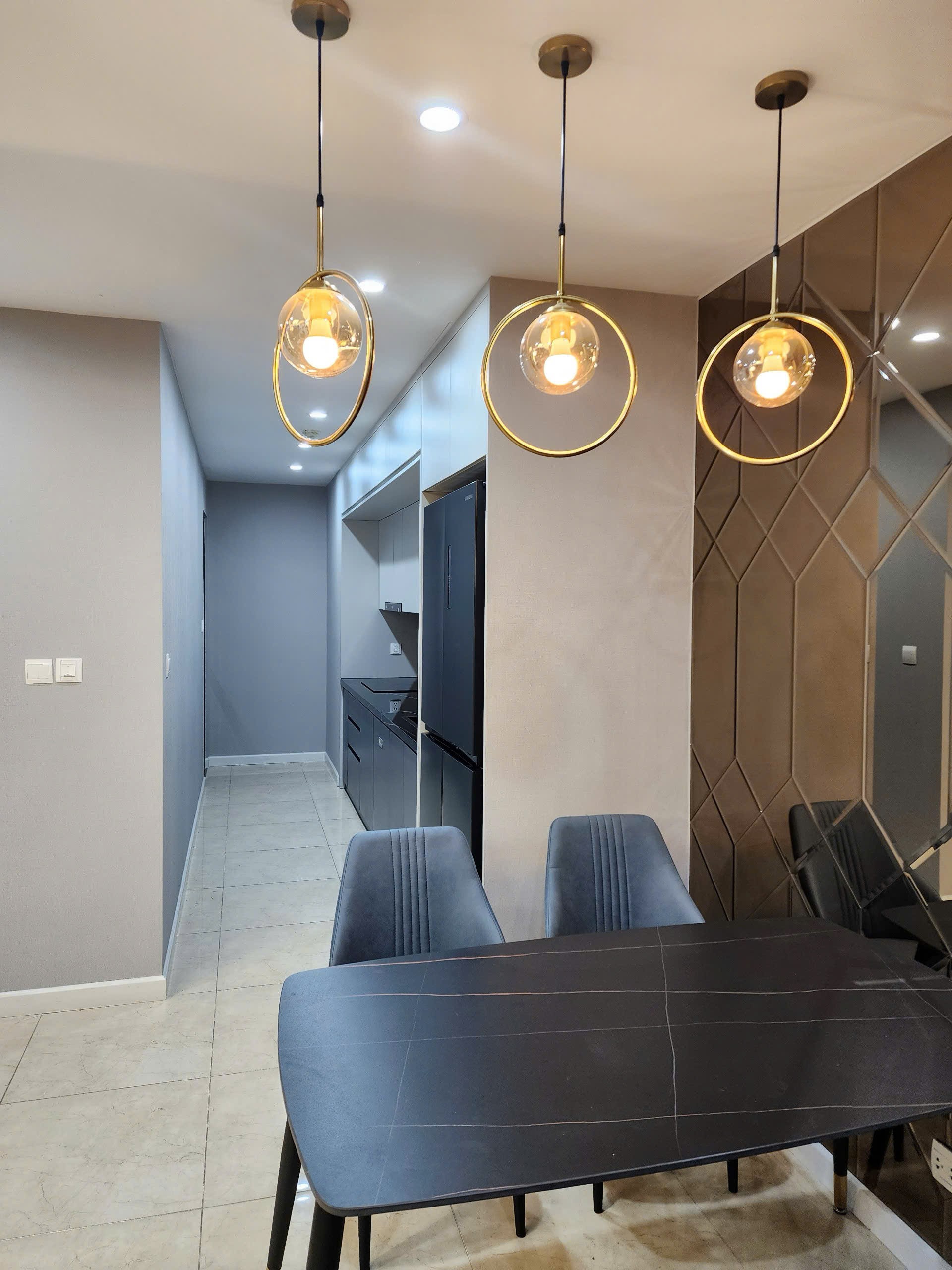 Bán căn hộ 2PN VIEW HỒ Vinhomes D'Capitale, dt 73m2, giá 9 tỷ 3