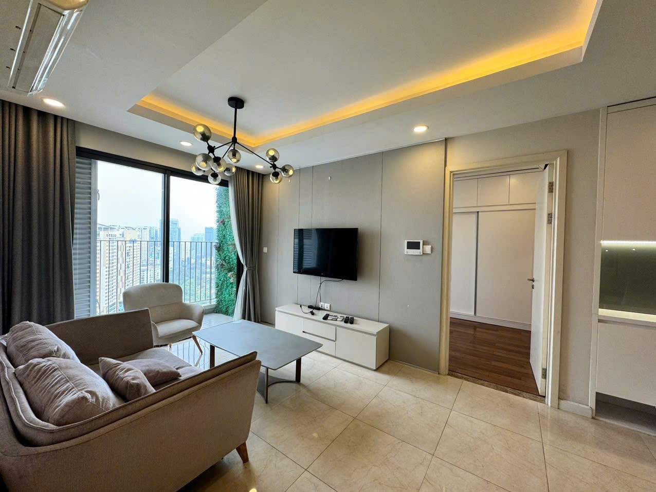 Cần bán căn hộ 2PN-80m2 tại Vinhomes D'Capitale, giá 9.2 tỷ 2
