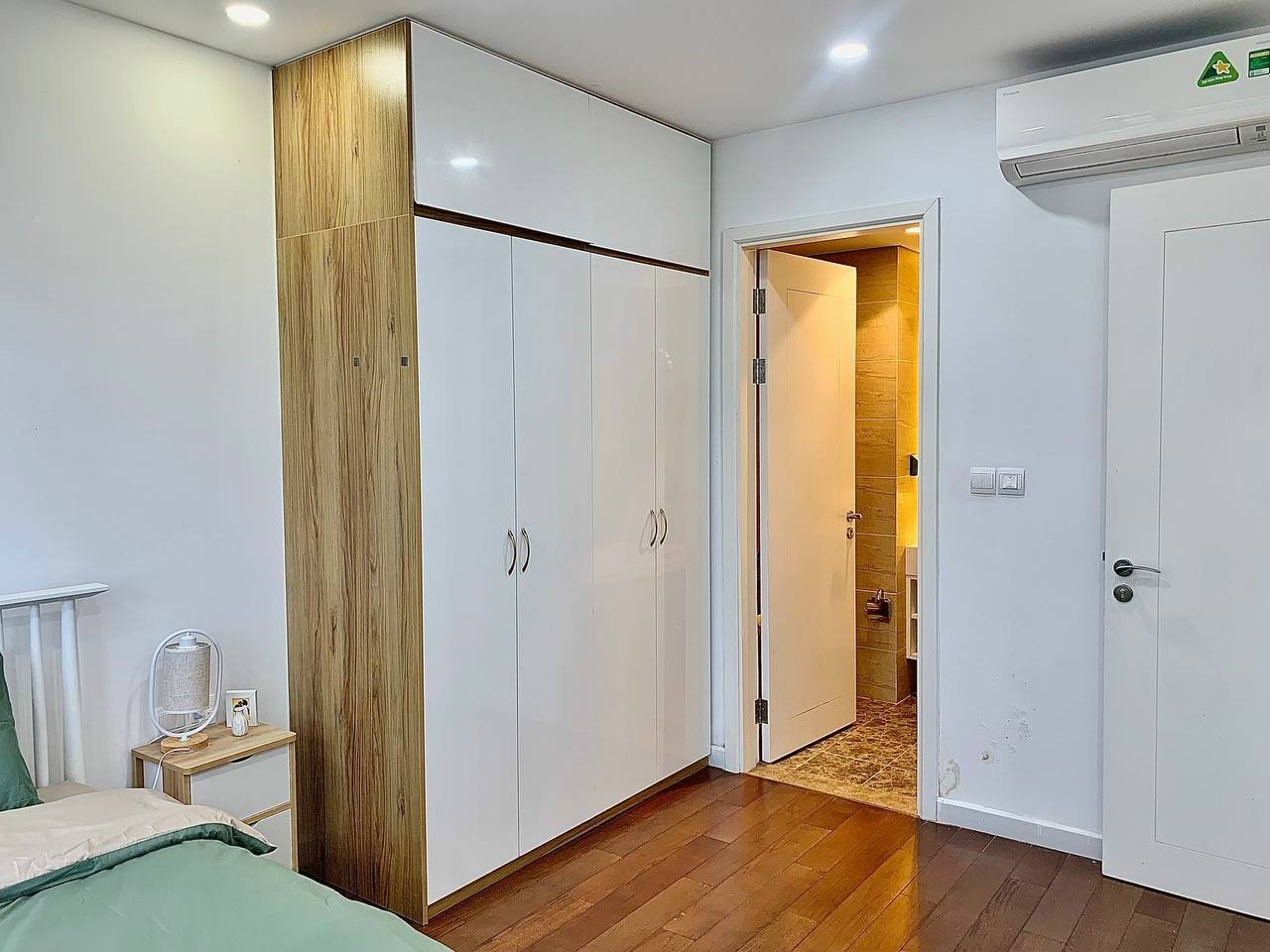 Bán CĂN HỘ 2PN tòa C3 Vinhomes D'capitale, full đồ giá 9 tỷ 4
