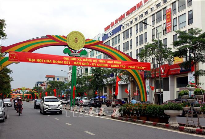 bán đất tặng nhà 2 tầng mặt lý bôn. gần 160m2, gần vincom 2