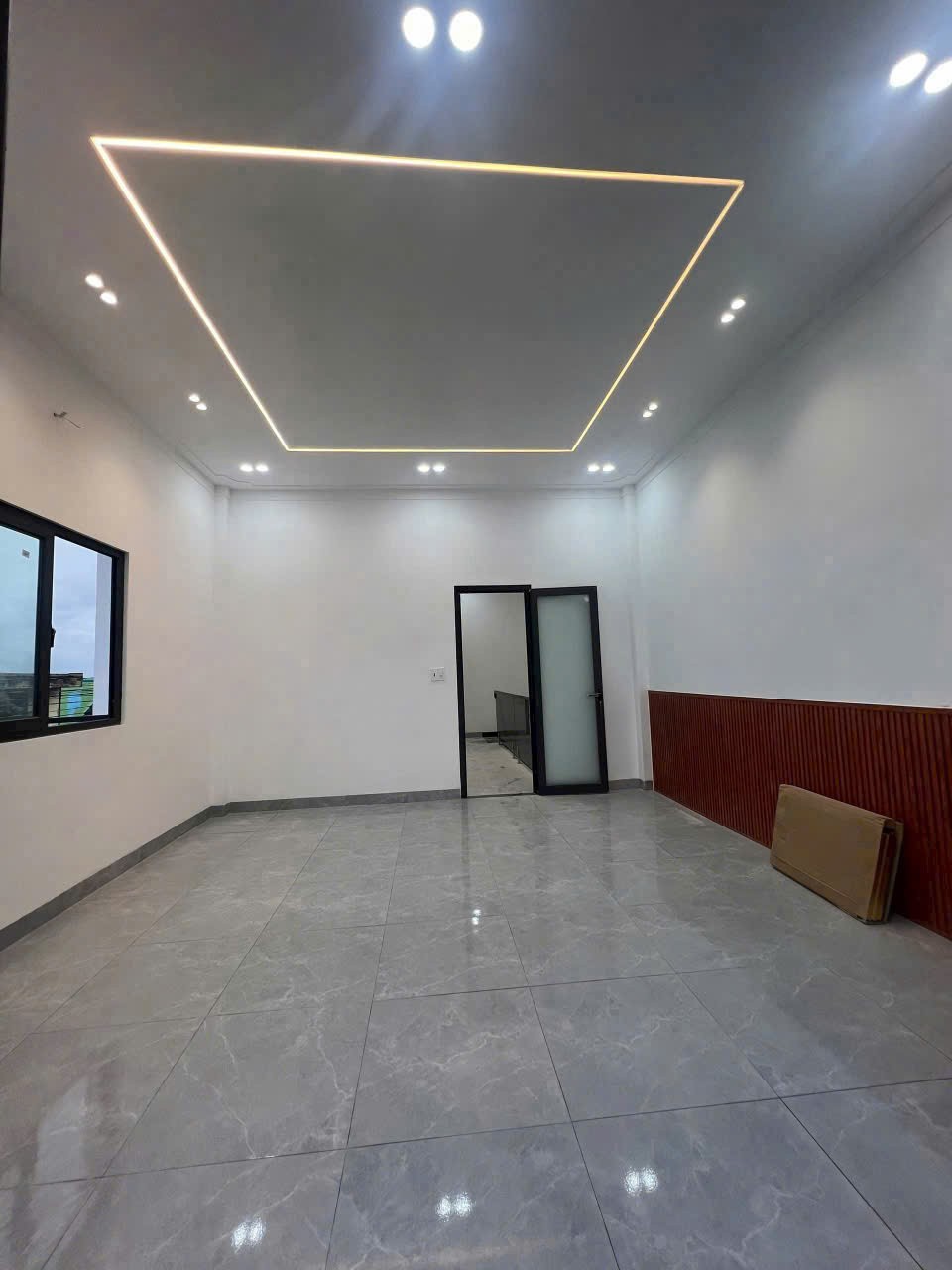 Bán nhà 2 mặt tiền xã Mỹ Hạnh Bắc dt 108m2 1 lầu 2pn,2wc , sân oto đã hoàn công giá 2,75 tỷ 3