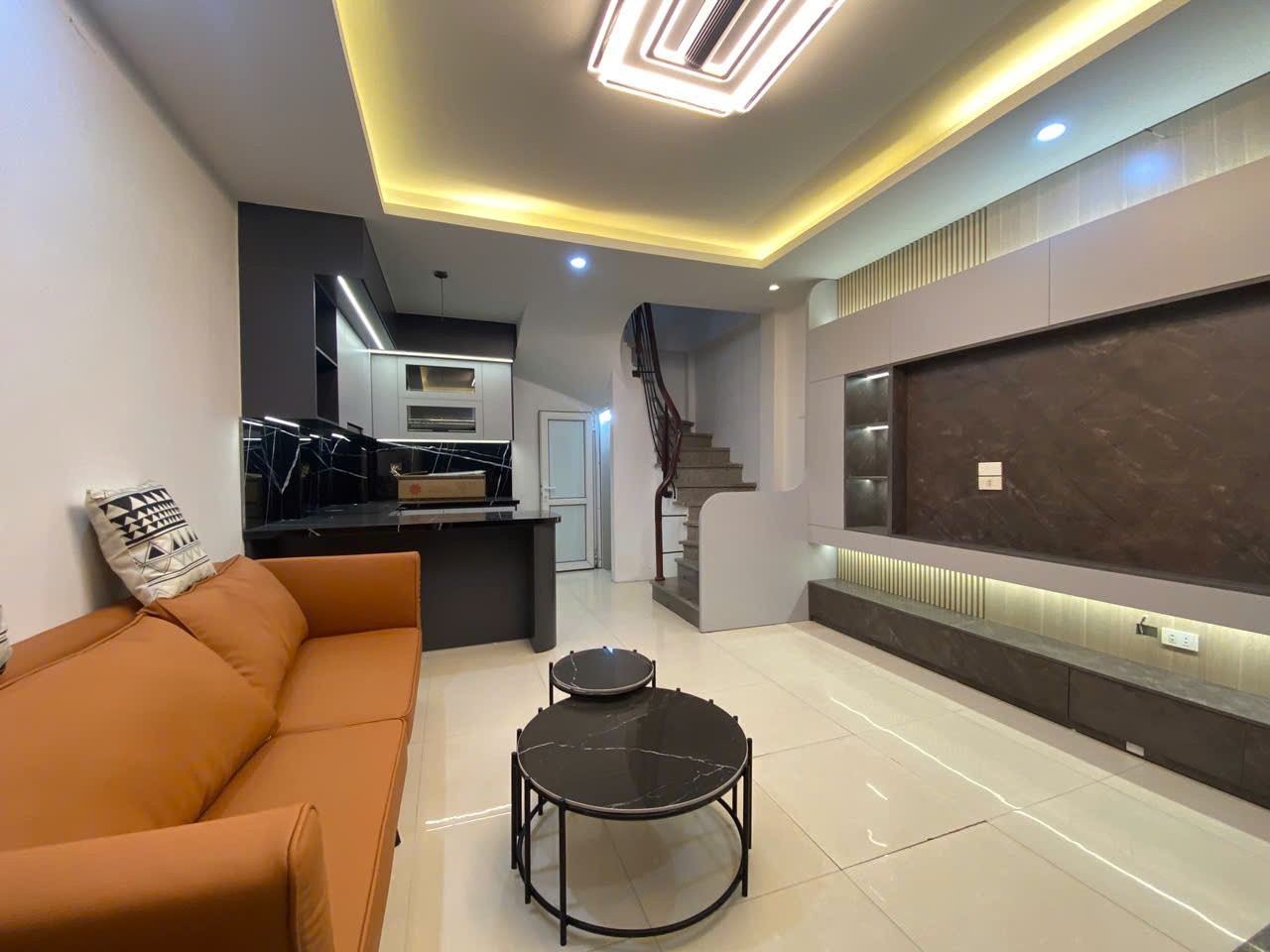 NGỌC THỤY – Ô TÔ TỚI CỬA – FULL NỘI THẤT – MUA LÀ Ở/CHO THUÊ NGAY