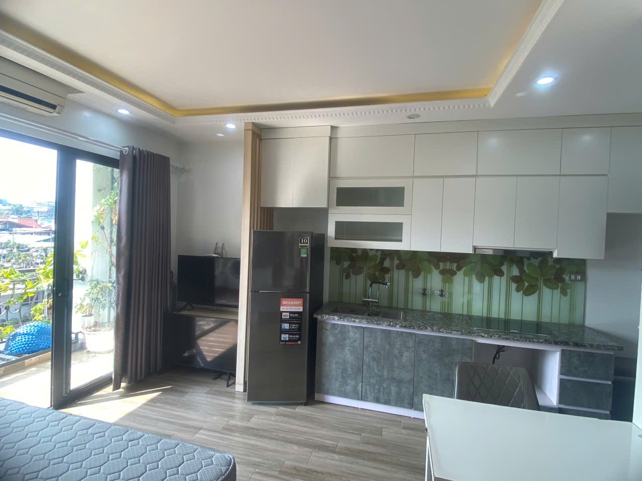 Cho thuê căn hộ 1 phòng ngủ Tại ngõ 193 Trích Sài, Tây Hồ, không gian xanh tiện ích VIP. Chỉ 7tr 7