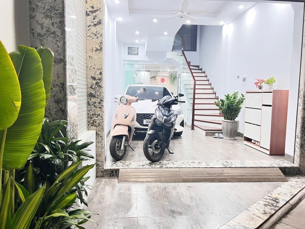 An Cư Lý Tưởng Tại Ngõ 137 Việt Hưng - 47m2 Nhà Đẹp 5 Tầng, Trước Nhà Thoáng Đã, Giá Mềm Nhất Khu!