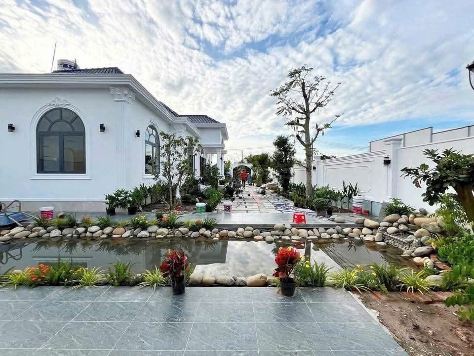 VILLA SÂN VƯỜN MÁI NHẬT – 985m² – FULL NỘI THẤT – CHỈ 8 TỶ SÁT VÁCH HÓC MÔN 4