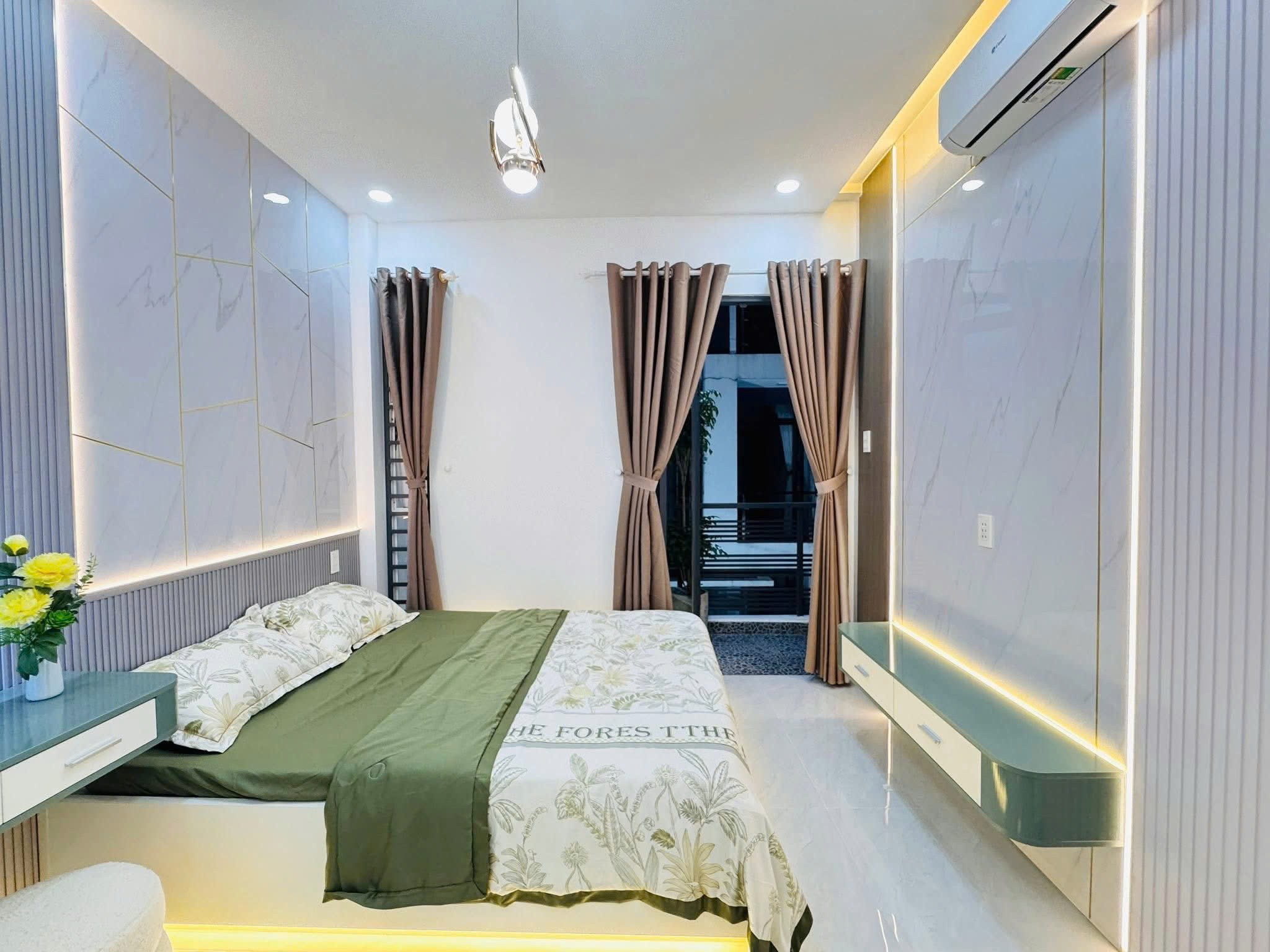 Bán Gấp Nhà Phố Long Hòa – Mặt Tiền Đường Lớn, Thuận Tiện Ở & Kinh Doanh
