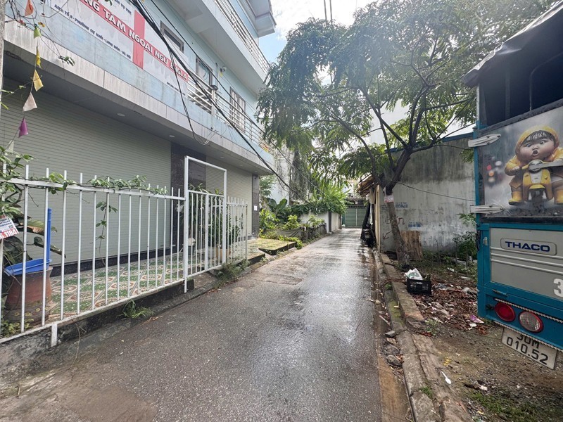 Bán Gấp Nhà Cự Khối 95,7m2 - Mặt Tiền 9m - Đường Thông Ô Tô - Giá Rẻ Nhất Khu Vực