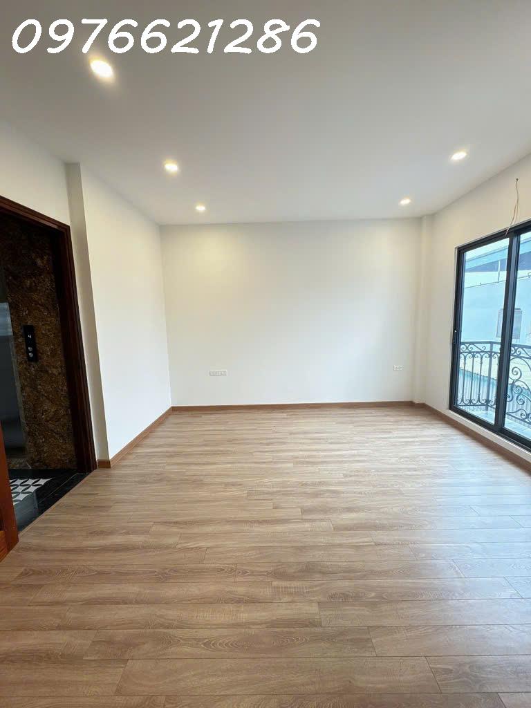 Bán nhà chân Đê Vàng- Long Biên – 45m² – Thang máy – Ô tô đỗ cửa –Nhà mới tinh – Giá 9.1 tỷ 2