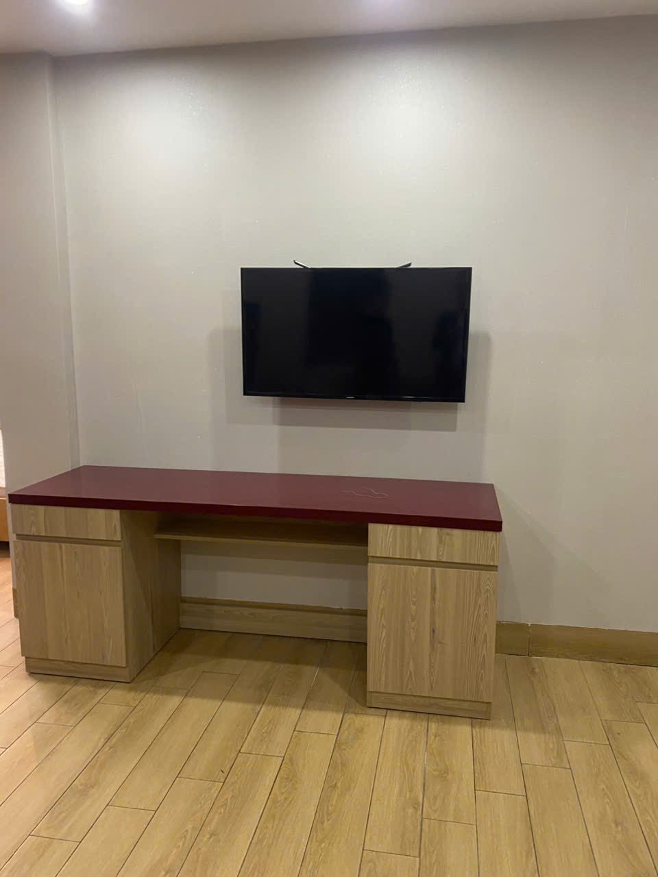 Cho thuê Căn hộ Apartment 1N1K tại ngõ 294 Kim Mã, Ba Đình. Ngõ nông rộng ô tô vào nhà. Chỉ 10tr 8