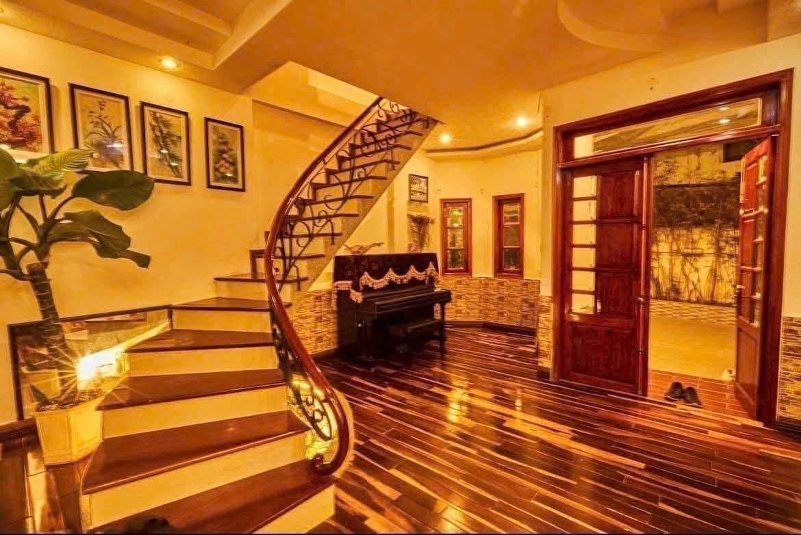 Cho thuê villa sân vườn 5 phòng ngủ full nội thất Ma Trang Sơn phường 5 Đà Lạt giá 23 triệu 2