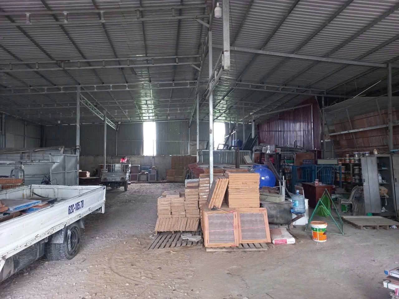 Bán nhà kho mt đường nhựa xe 18t công vụ cao tốc Thạnh Đức tdt 900m2 (200m2 thổ) giá 3,5 tỷ 2