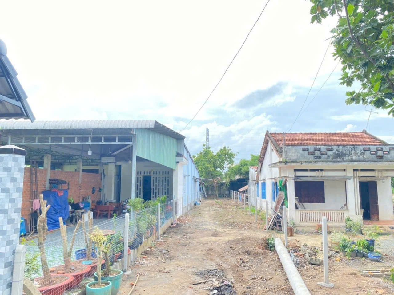 Bán đất mặt tiền Nguyễn Văn Khạ ,xã Phạm Văn Cội dt 270m2 (136m2 thổ cư) giá 3 tỷ 6