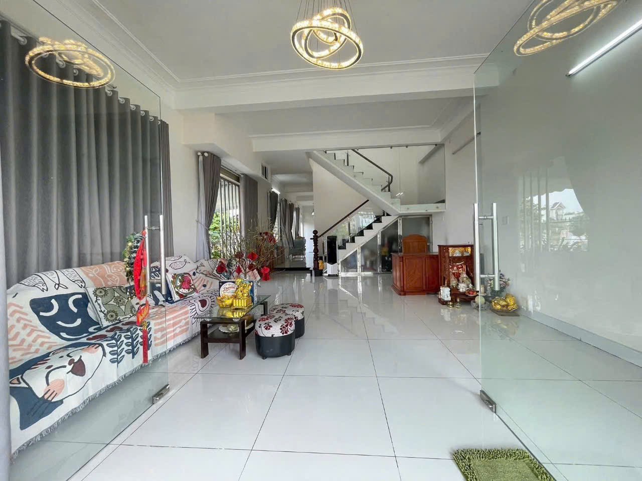 Bán nhà góc 2mt trong KDC Hưng Gia, thị trấn Bến Lức dt 237,5m2 1 lầu 3pn 2wc giá chốt 9,8 tỷ 6
