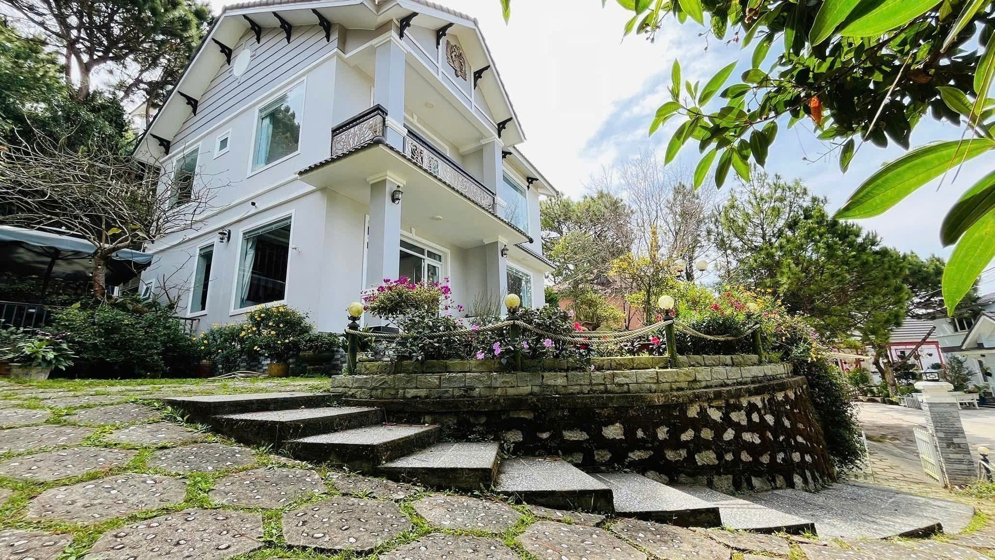 Cho thuê villa khu nghĩ dưỡng Nam Hồ Phường 11 Đà Lạt giá 35 triệu
