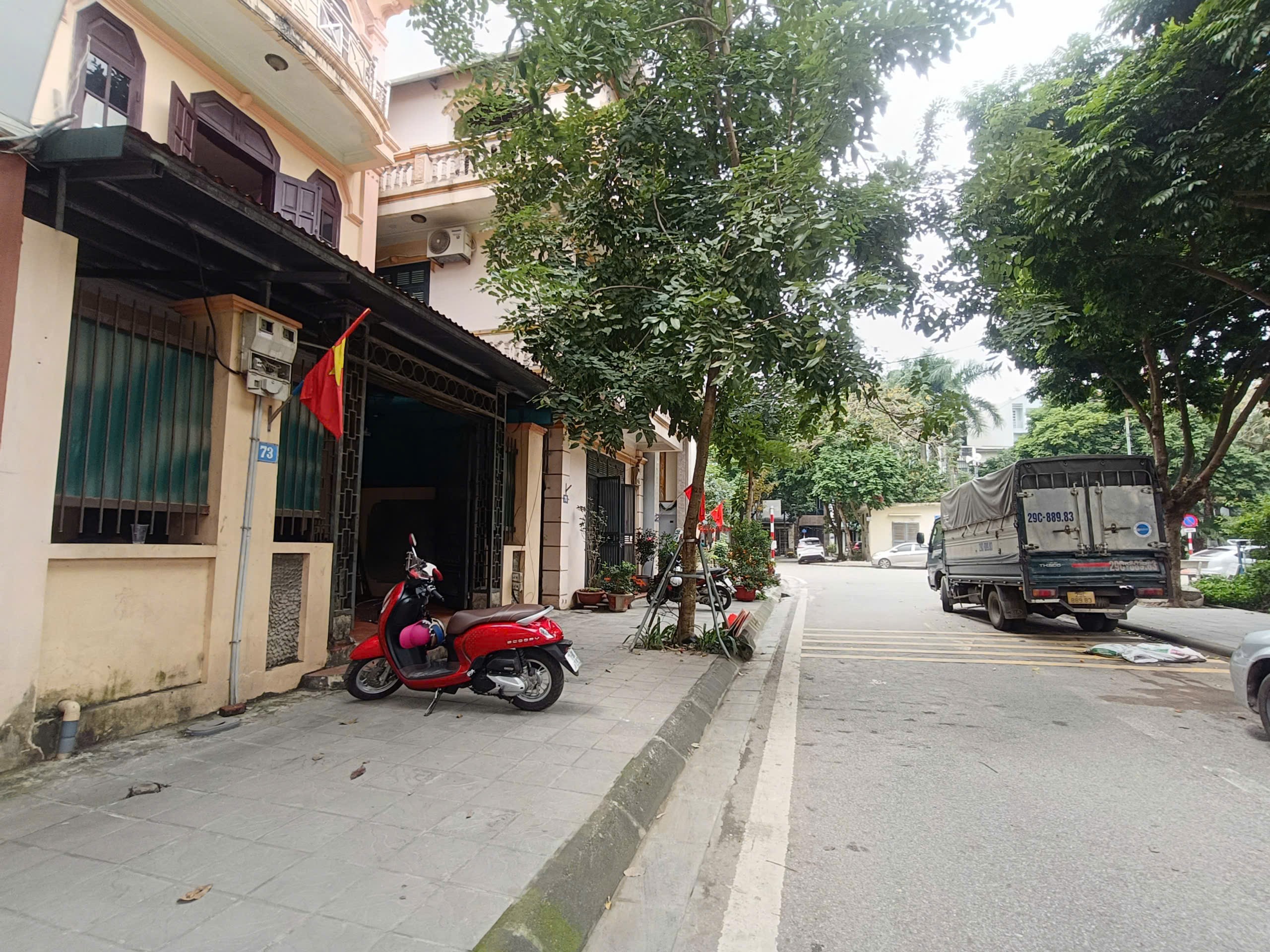 Bán nhà cũ dân xây , 3 tầng kiên cố Long Biên gần cầu Vĩnh Tuy, phố Trạm Long Biên 3