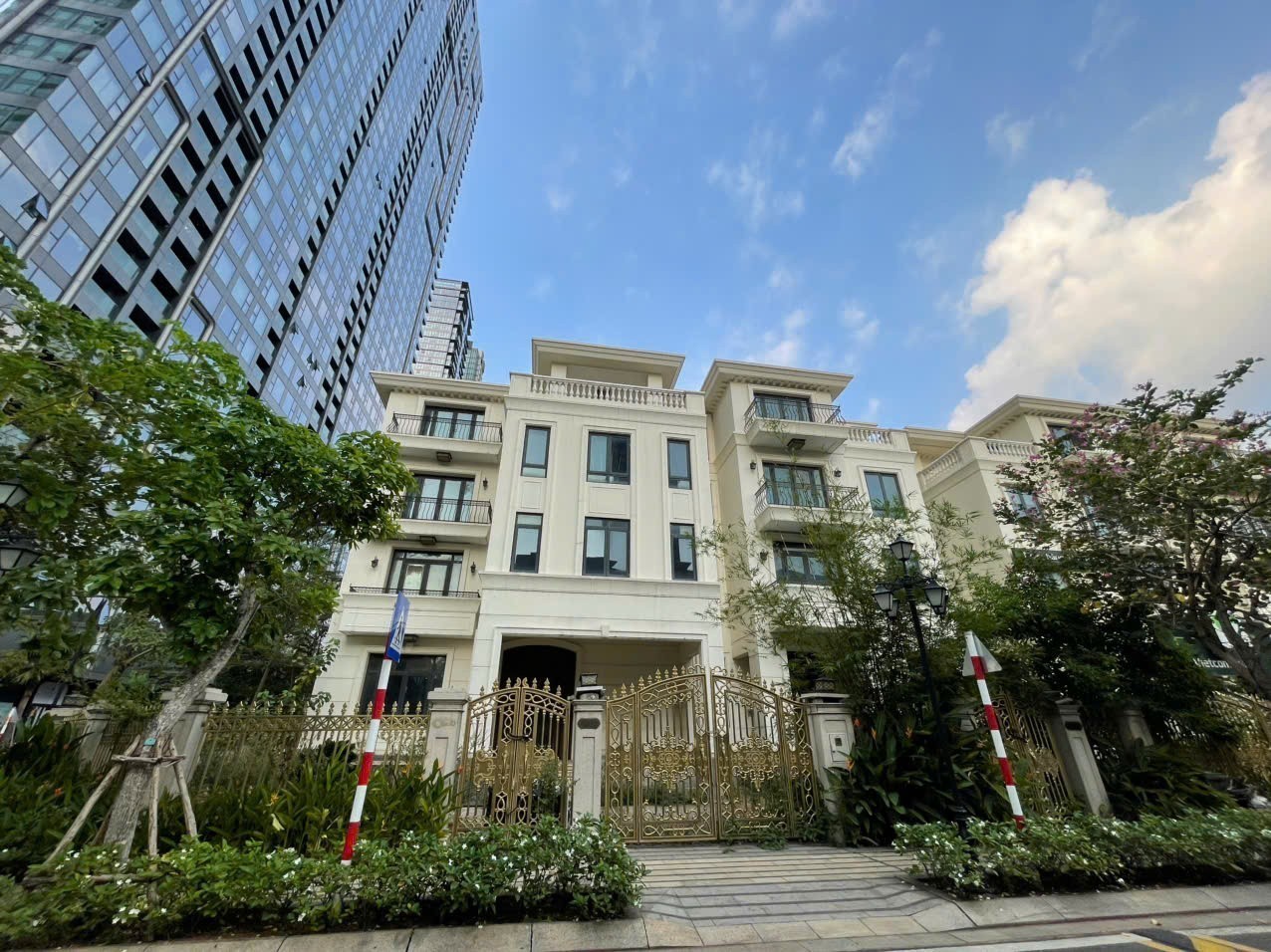 Cho thuê Biệt thự Phường Bến Nghé, Quận 1, Diện tích 325m², Giá Thương lượng