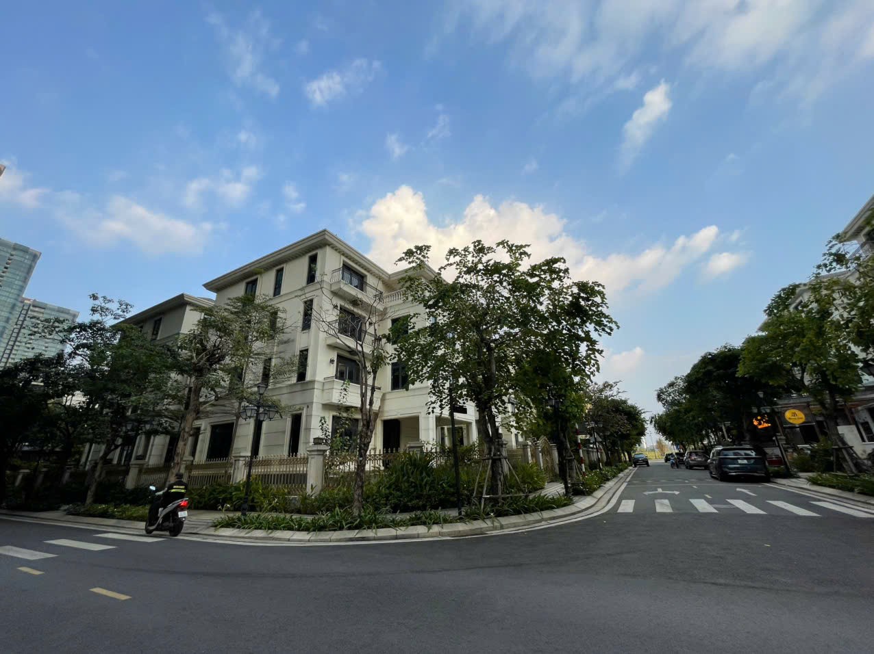 Cho thuê Biệt thự Phường Bến Nghé, Quận 1, Diện tích 325m², Giá Thương lượng 5