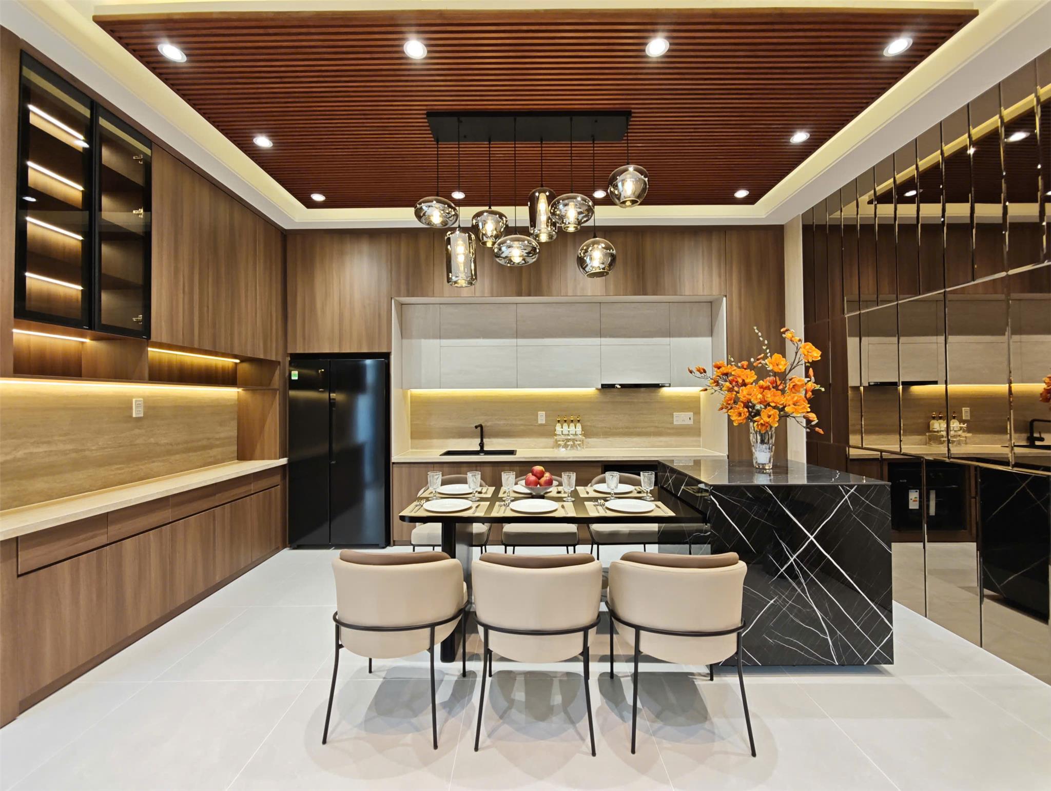 Nhà mới cạnh Phú Mỹ Hưng, nội thất sang chảnh, rộng 8m, giá hơn 8 tỷ 2
