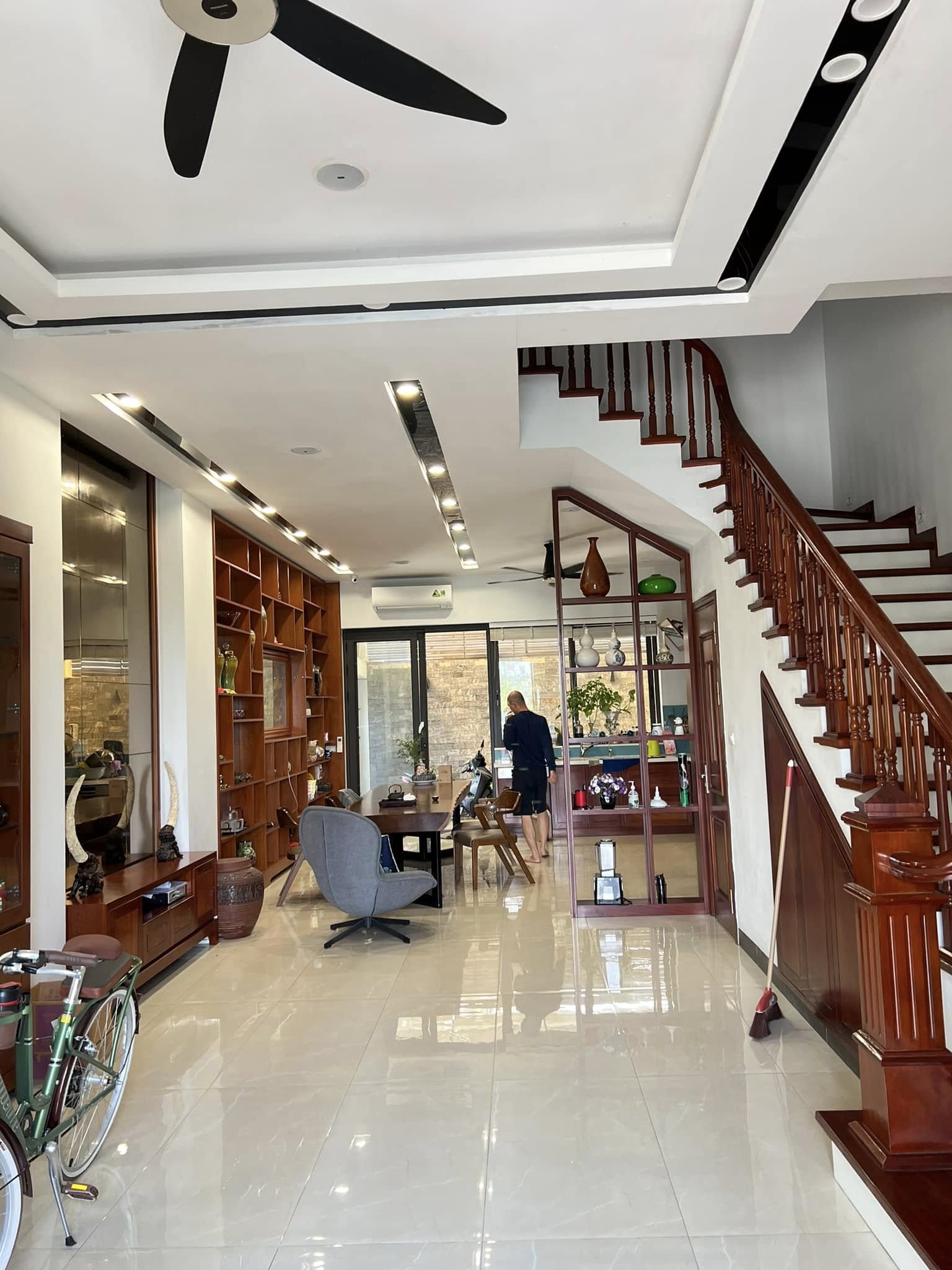 BÁN NHÀ VĂN QUÁN, DT69M2 5T, PHÂN LÔ OTO TRÁNH, VỈA HÈ, Ở, KINH DOANH, VP, 23.X TỶ 2