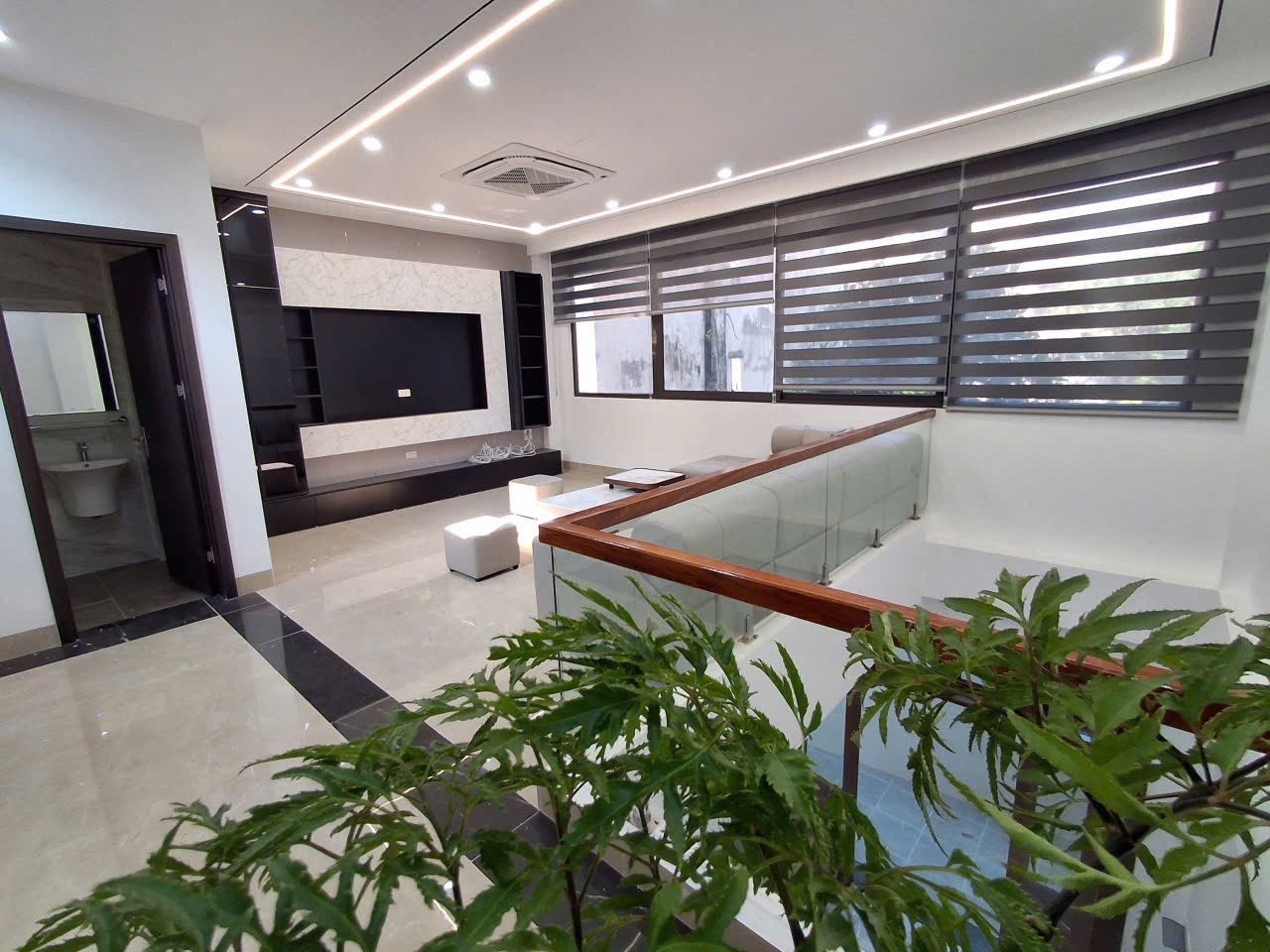 BÁN NHÀ LONG BIÊN THANG MÁY 4 NGỦ Ô TÔ BỒ ĐỀ 5