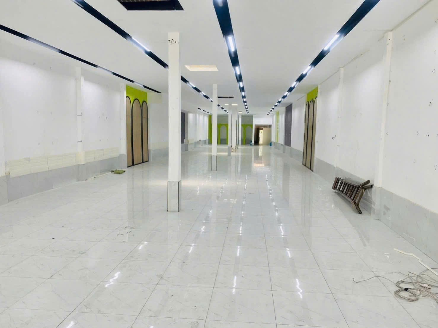 Cho thuê Nhà mặt tiền đường Lý Tự Trọng, Phường An Cư, Diện tích 440m², Giá 80 Triệu/tháng
