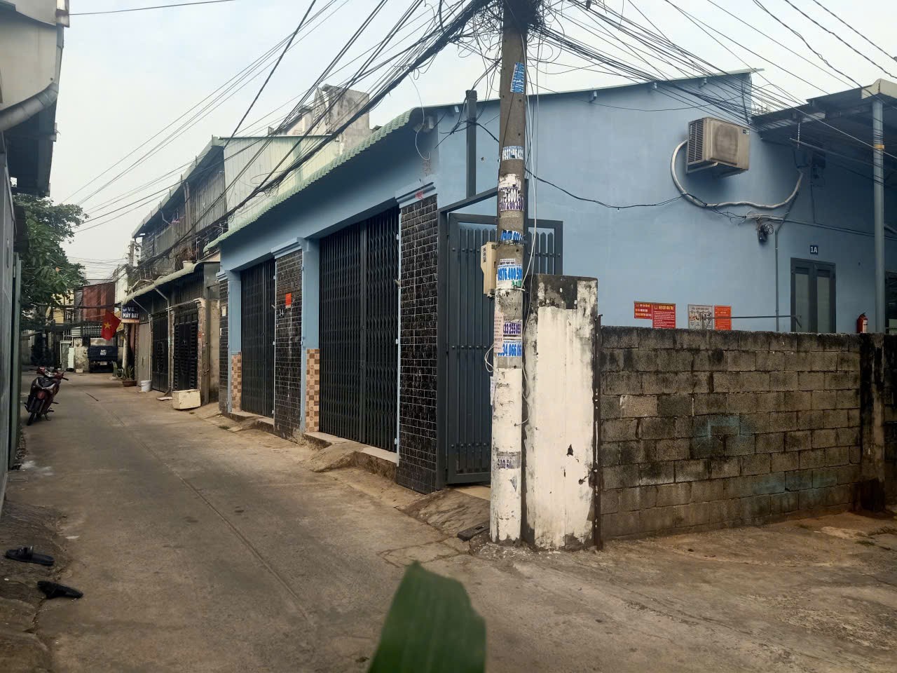 DÃY PHÒNG TRỌ + CĂN NHÀ C4 MẶT TIỀN TAM ĐÔNG 23 – DÒNG TIỀN 30TR/THÁNG
