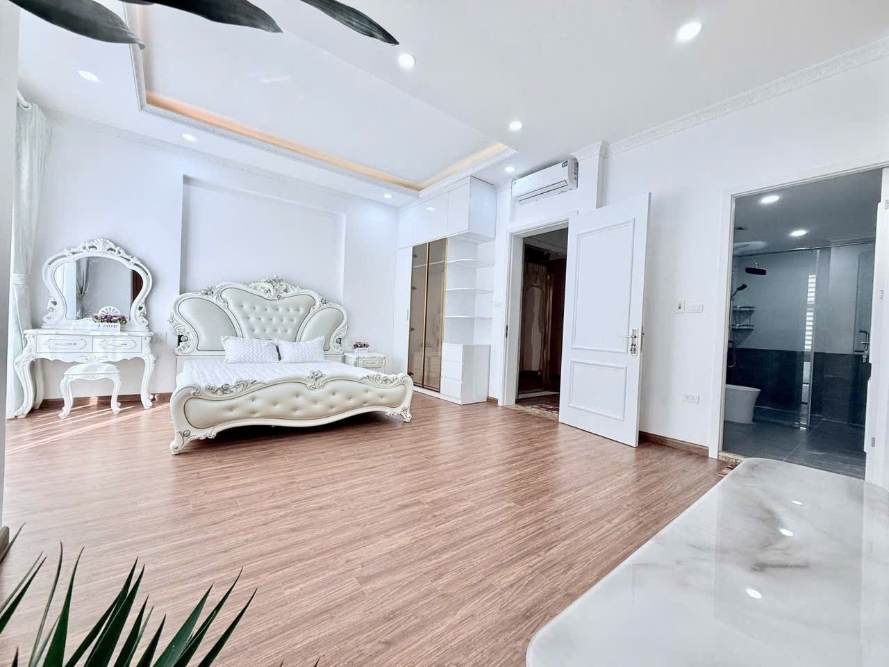 CHÙA BỘC – DIỆN TÍCH  60M – 7 TẦNG  – MT-  5M MẶT TIỀN  – THANG MÁY – 40M RA PHỐ 4