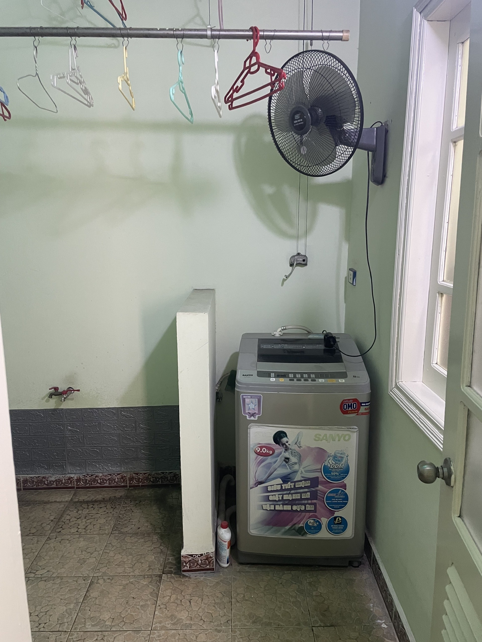Cho thuê nhà nguyên căn tại ngõ 639 Hoàng Hoa Thám, Ba Đình. Vừa ở vừa kinh doanh. Chỉ 14tr 8