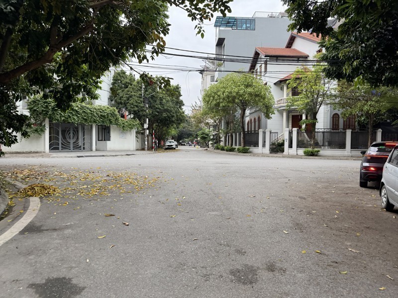 Bán nhà 4 tầng 85,2m2 thực tế hơn 90m, 3 mặt thoáng tại ngõ 111 Lâm Hạ. Đường 20m 2