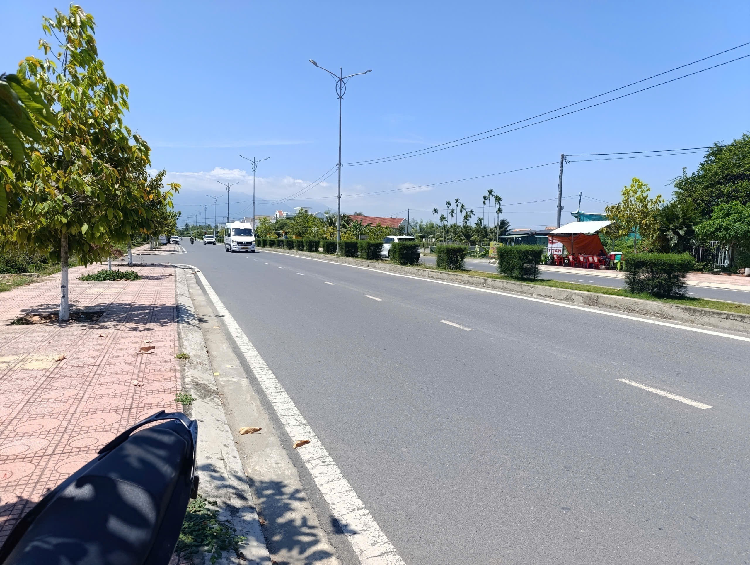 Cần bán Đất đường 2/4, Phường Ninh Hiệp, Diện tích 163m², Giá 7.4 Tỷ 2