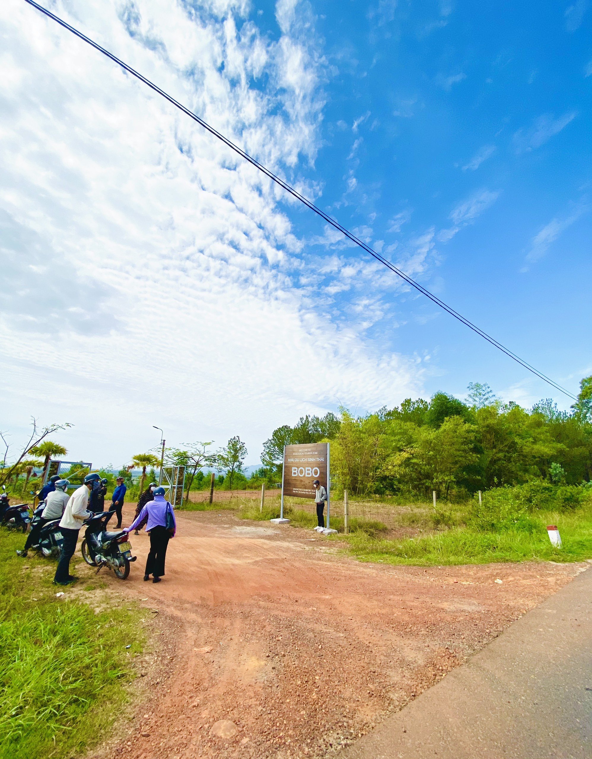 Chính chủ bán gấp lô view hồ sen cực đẹp sát Hòa Tiến/đường 5m/Sổ hồng. Liên hệ: 0336 421 702 (Kim Ngân) 1