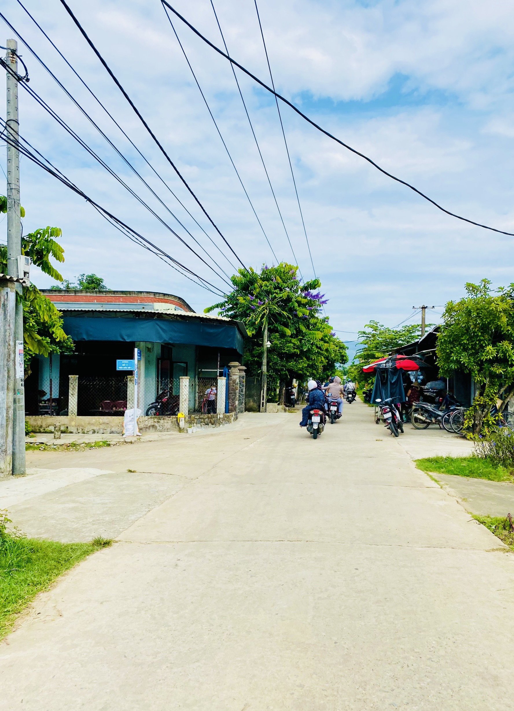 Chính chủ bán gấp lô view hồ sen cực đẹp sát Hòa Tiến/đường 5m/Sổ hồng. Liên hệ: 0336 421 702 (Kim Ngân) 2