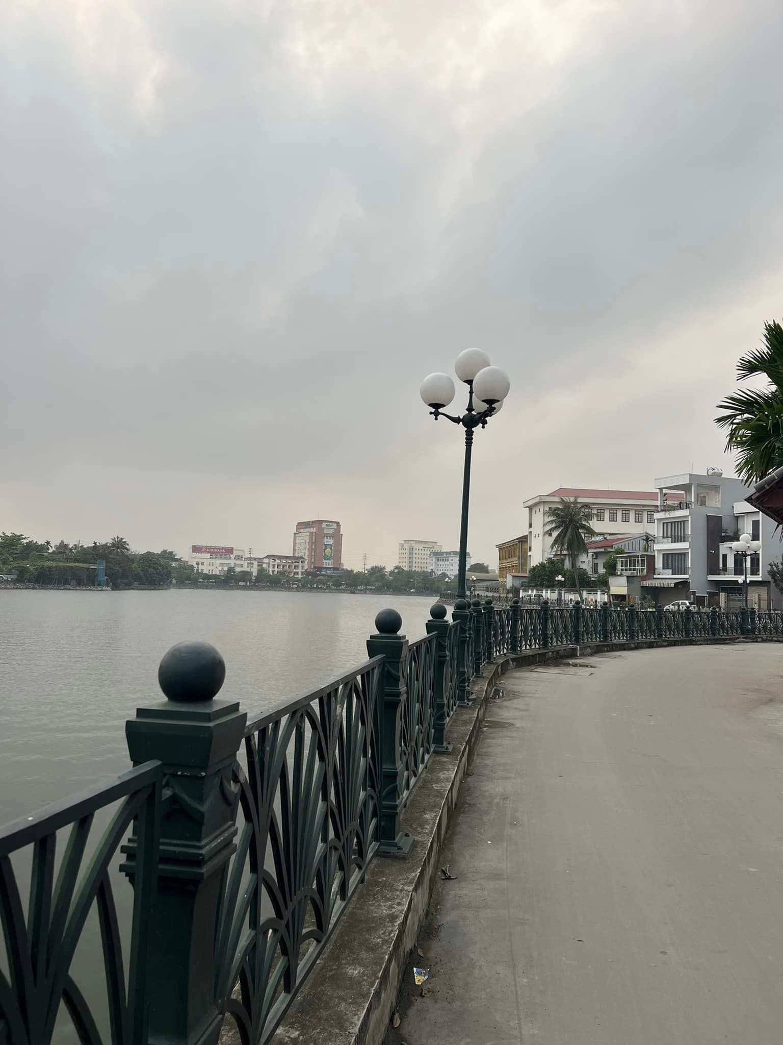 Bán đất mặt hồ Bình Minh, khu Máy Sứ, ph Phạm Ngũ Lão, TP HD, 78m2, mt 6m, view đẹp 3