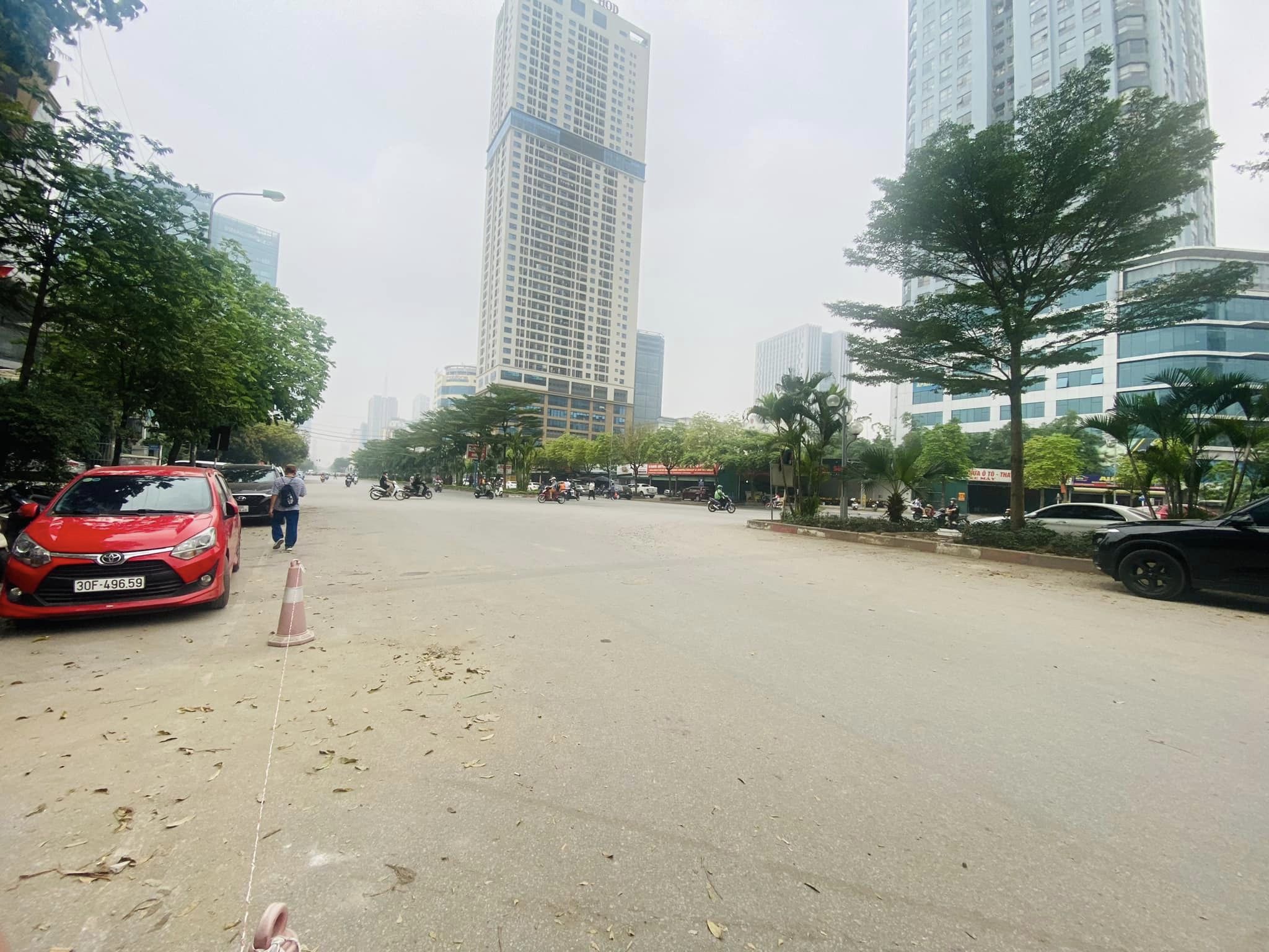 Bán nhà MP Dương Đình Nghệ - Cầu Giấy 110m x 8T kinh doanh, vỉa hè rộng thoáng, giá 62 tỷ 3