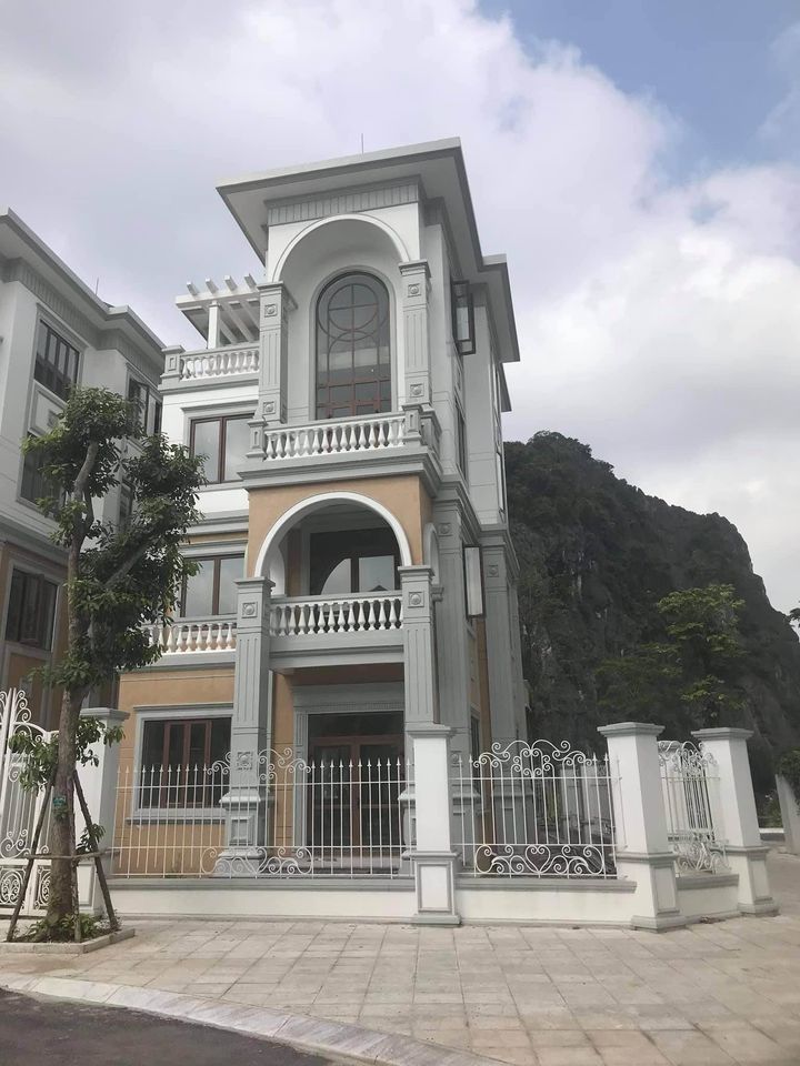 Cần bán Biệt thự đường Lê Hồng Phong, Phường Hồng Hải, Diện tích 230m², Giá Thương lượng 2