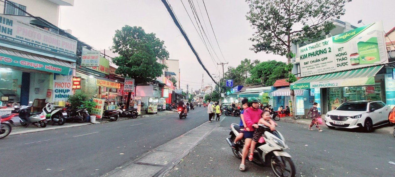 Chủ ngộp gấp Tăng Nhơn Phú A, Lê Văn Việt 110m chỉ 7 tỷ, ngang lớn 5,5m nở hậu 6m , khu kd sầm uất 1