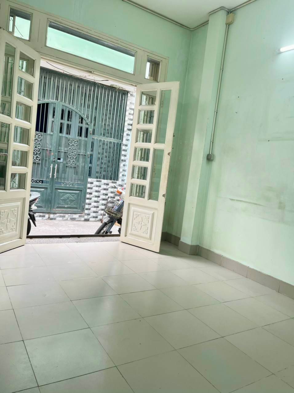 Nhà ngang hơn 3m Gò Vấp, hẻm xe hơi cách mặt tiền 3 bước chân chỉ nhỉnh 3 tỷ. 2