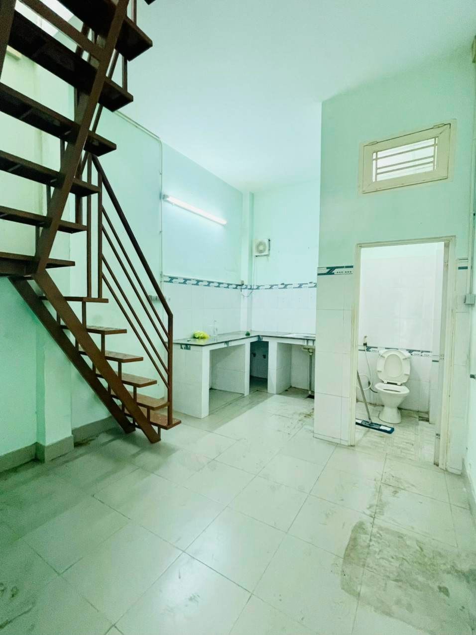 Nhà ngang hơn 3m Gò Vấp, hẻm xe hơi cách mặt tiền 3 bước chân chỉ nhỉnh 3 tỷ. 5