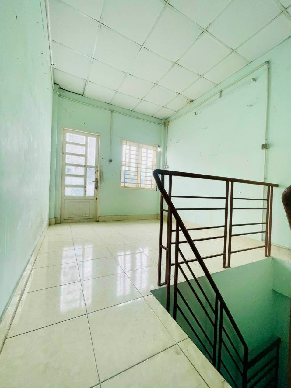 Nhà ngang hơn 3m Gò Vấp, hẻm xe hơi cách mặt tiền 3 bước chân chỉ nhỉnh 3 tỷ. 6