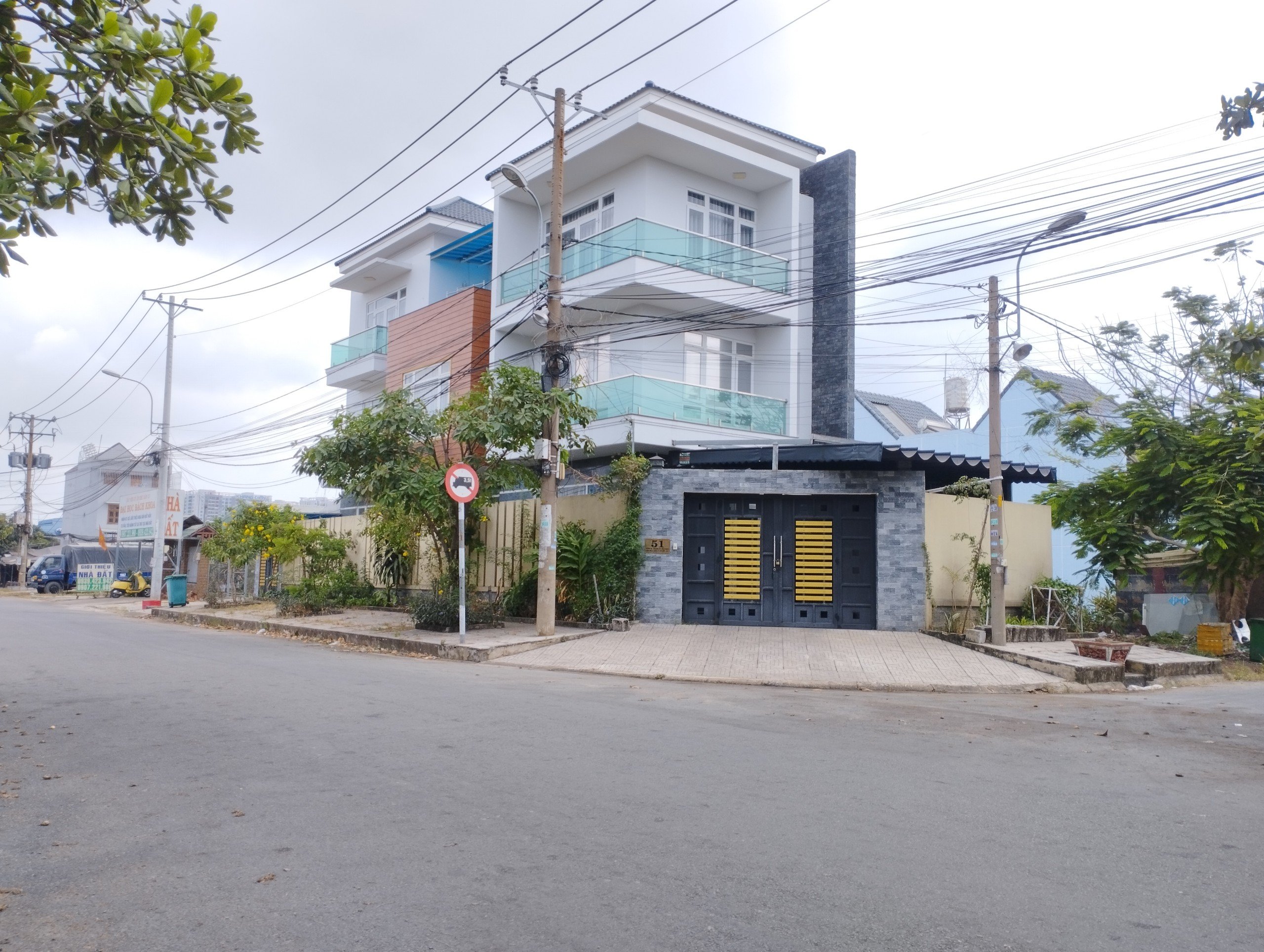 Cần bán 3 nền đất nằm tục chính 16m thuộc dự án Đại học Bách khoa, đường Nguyễn Duy Trinh, quận 9 2