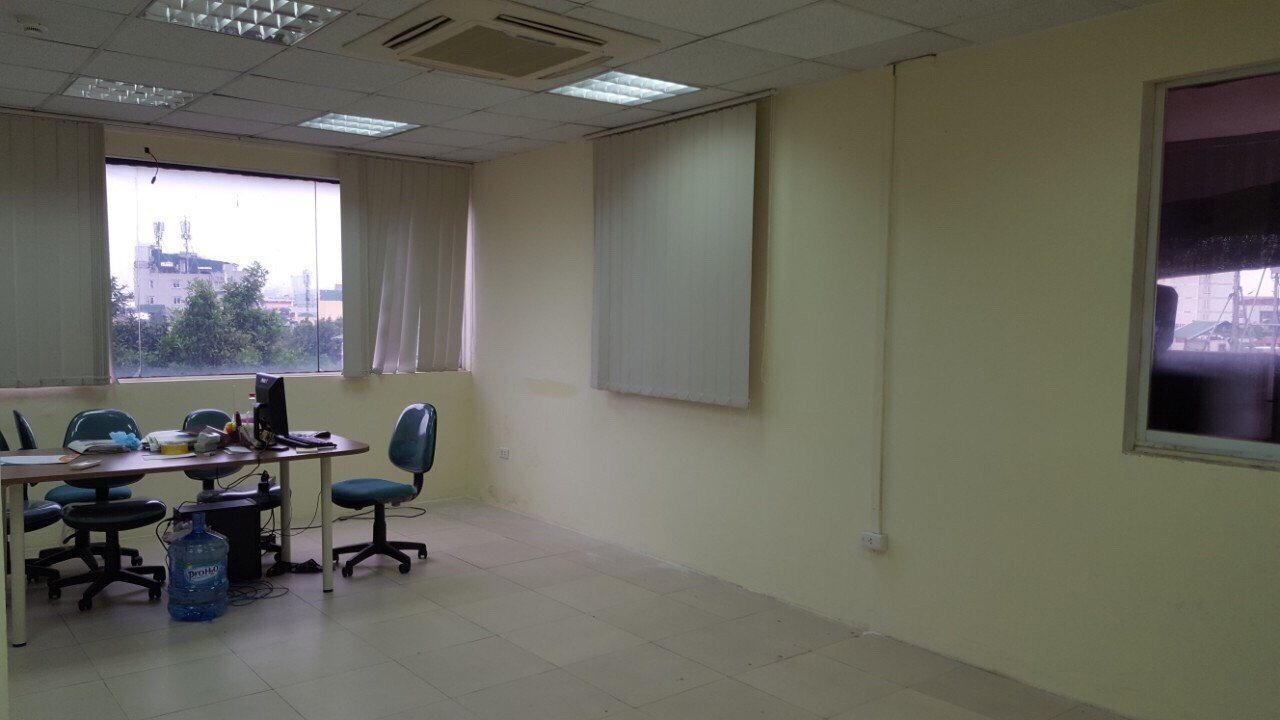40 m2 Văn phòng còn trống giá 8tr/tháng tại khu trung tâm 62 Yên Phụ 2