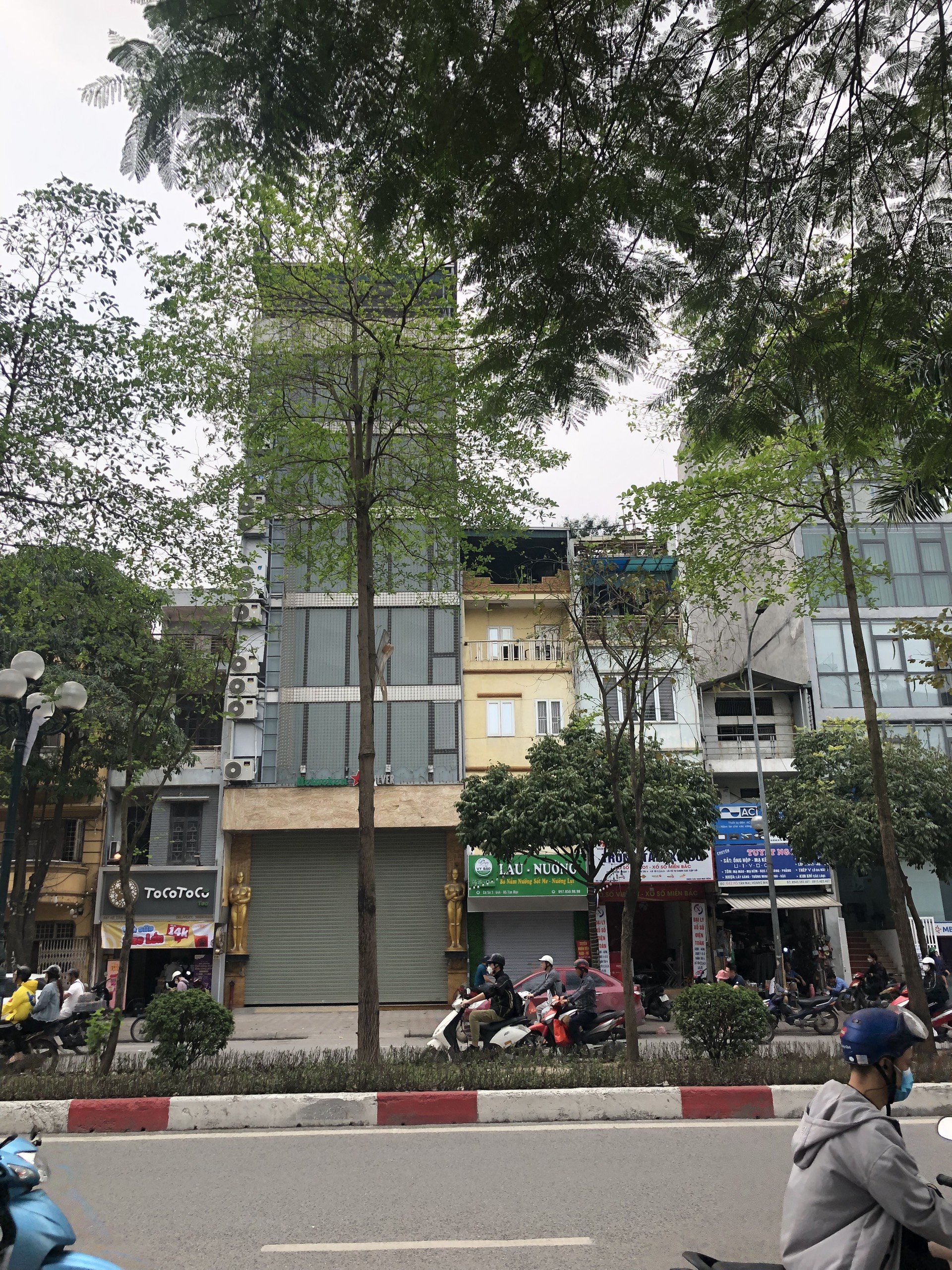 Cần bán nhà MP Tân Mai, Hoàng Mai 240m, 8 tầng kinh doanh, vỉa hè rộng rãi, giá 84 Tỷ