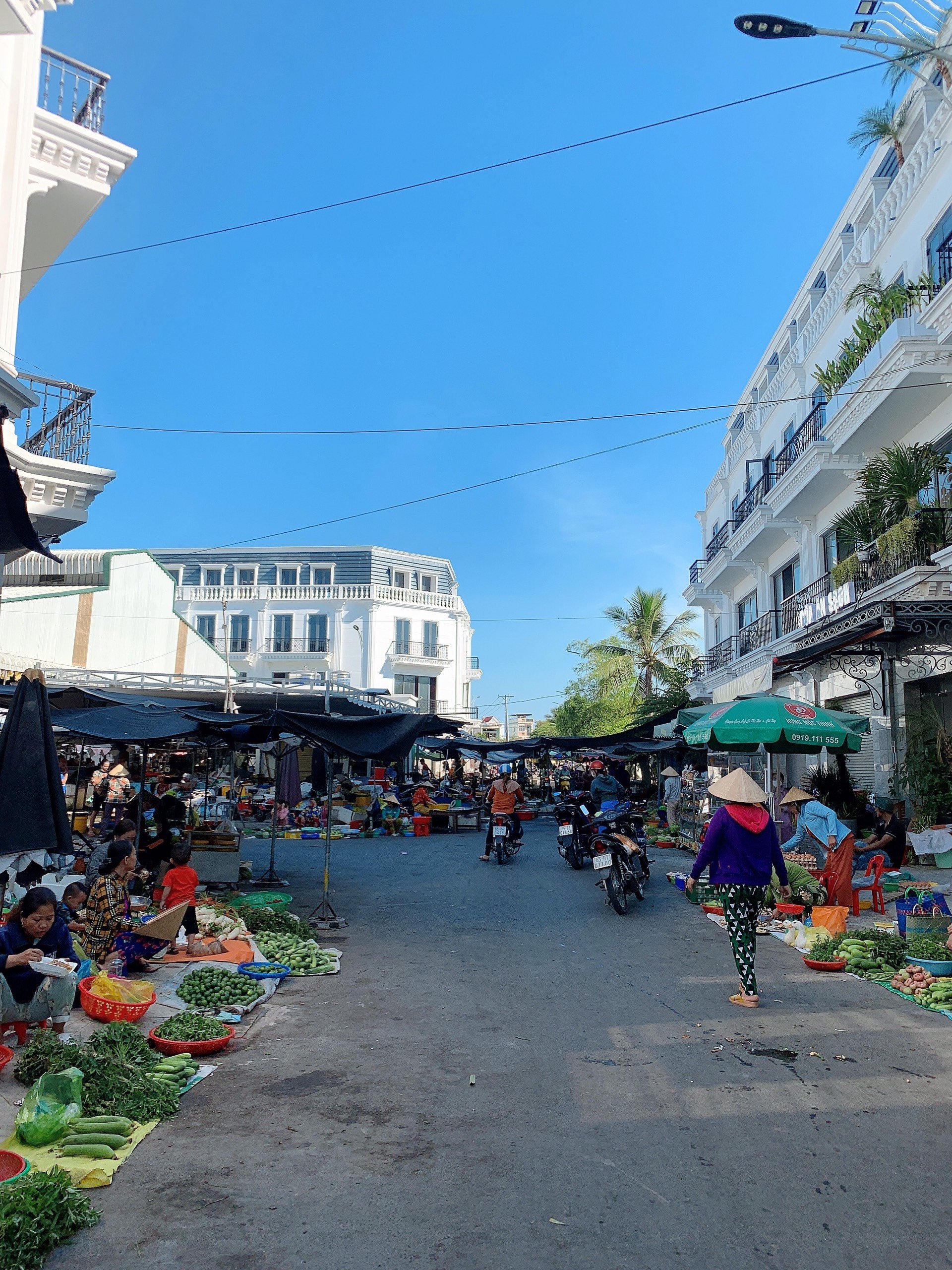 Căn góc mặt tiền ngay chợ kinh doanh ngay 7