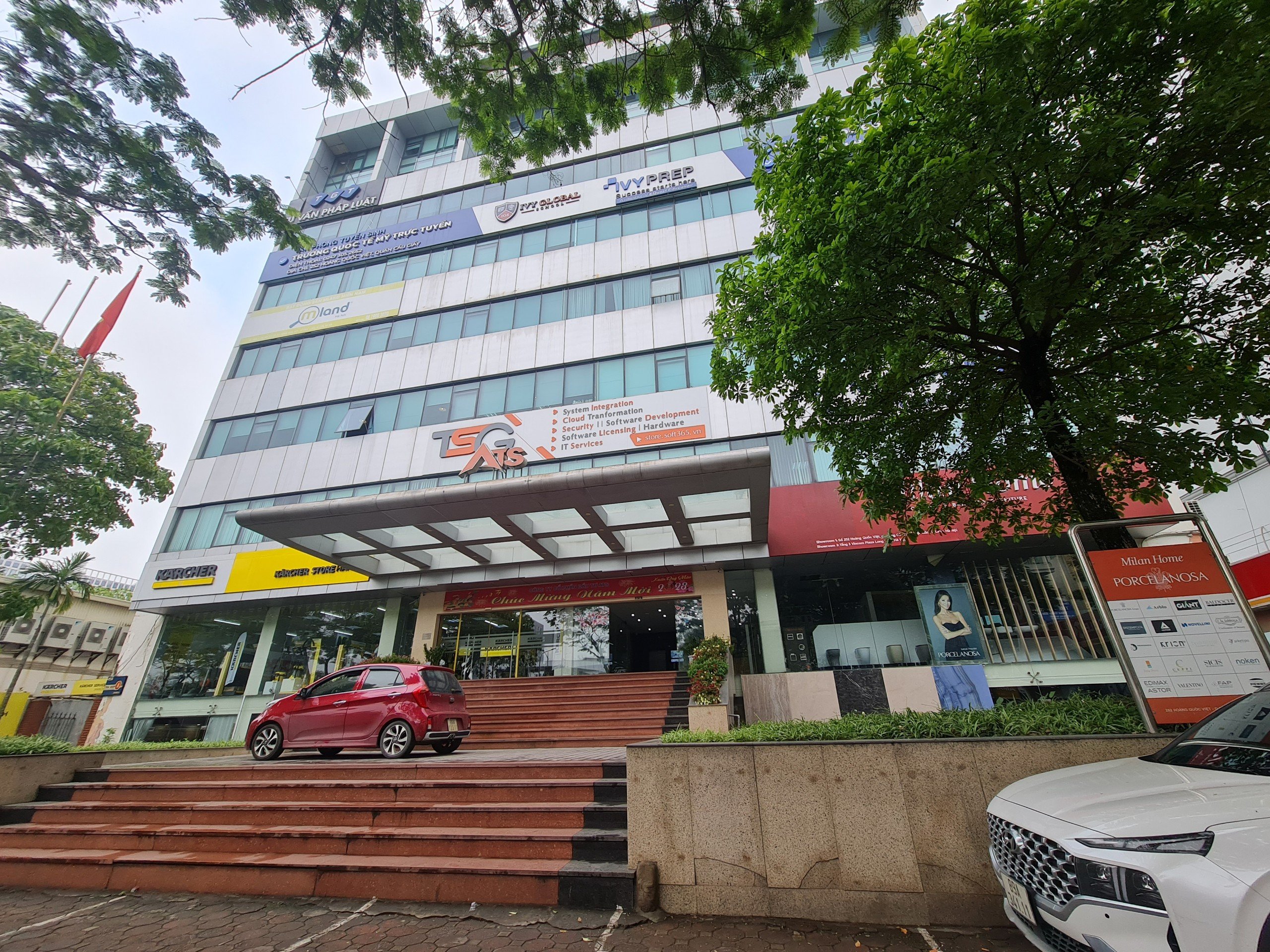Công ty chúng tôi có sàn văn phòng cho thuê tòa nhà mặt đường Hoàng Quốc Việt Giá cả phải chăng 3