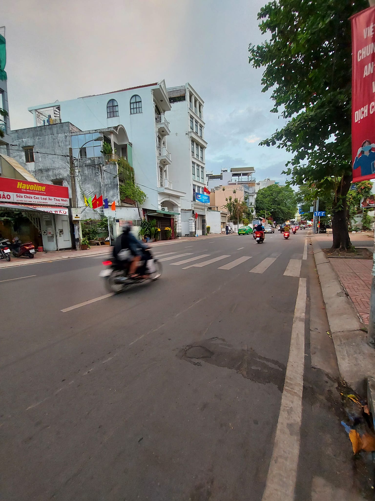 Bán nhà mặt tiền Đào Duy Anh-Phú Nhuận-ngang 5.6m-khu vực sầm uất-gần sân bay. 1