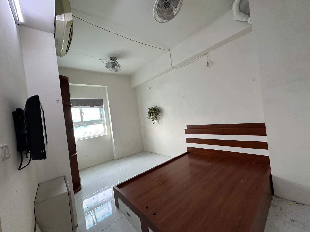 Cần bán gấp căn hộ chung cư 68m hướng Nam, view Hồ tại KDT Thanh Hà Hà Đông 2