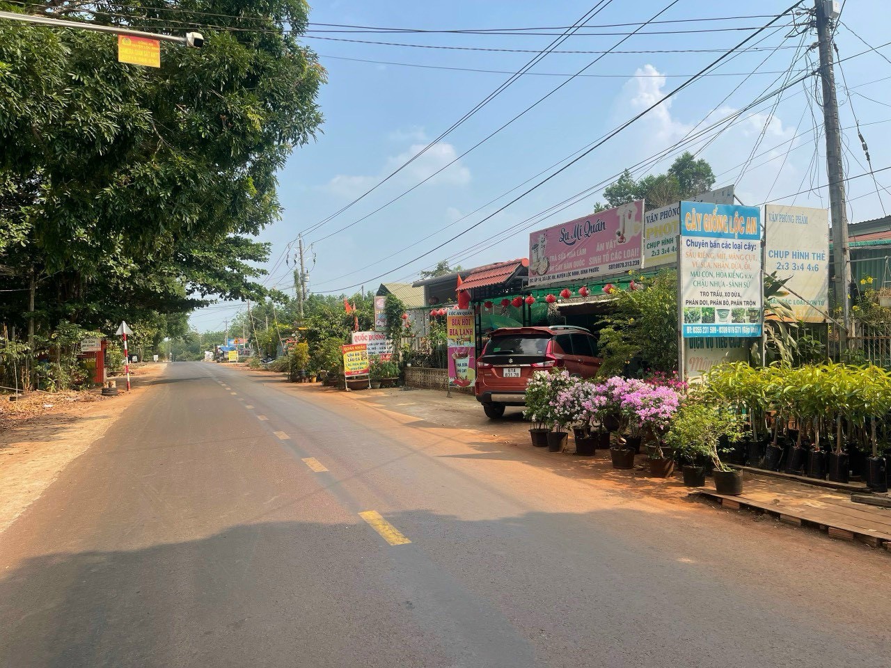 Bán gấp lô đất ngay trung tâm thị trấn Lộc Ninh, đường nhựa 18m, 300m2 thổ cư 100m2 giá chỉ 320tr 2