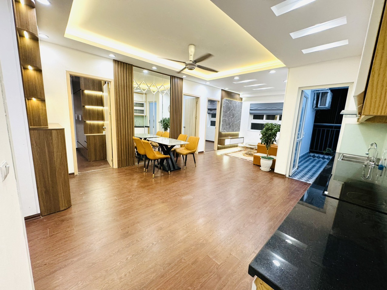 Cần bán gấp căn hộ góc 3PN, hướng Đông, full nội thất đẹp tại KDT Thanh Hà Cienco 5 2